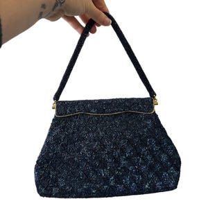 Vtg 50er Jahre Rocailles Perle Handtasche Geldbörse Bogenkante irisierend Marine Gold Hong Kong