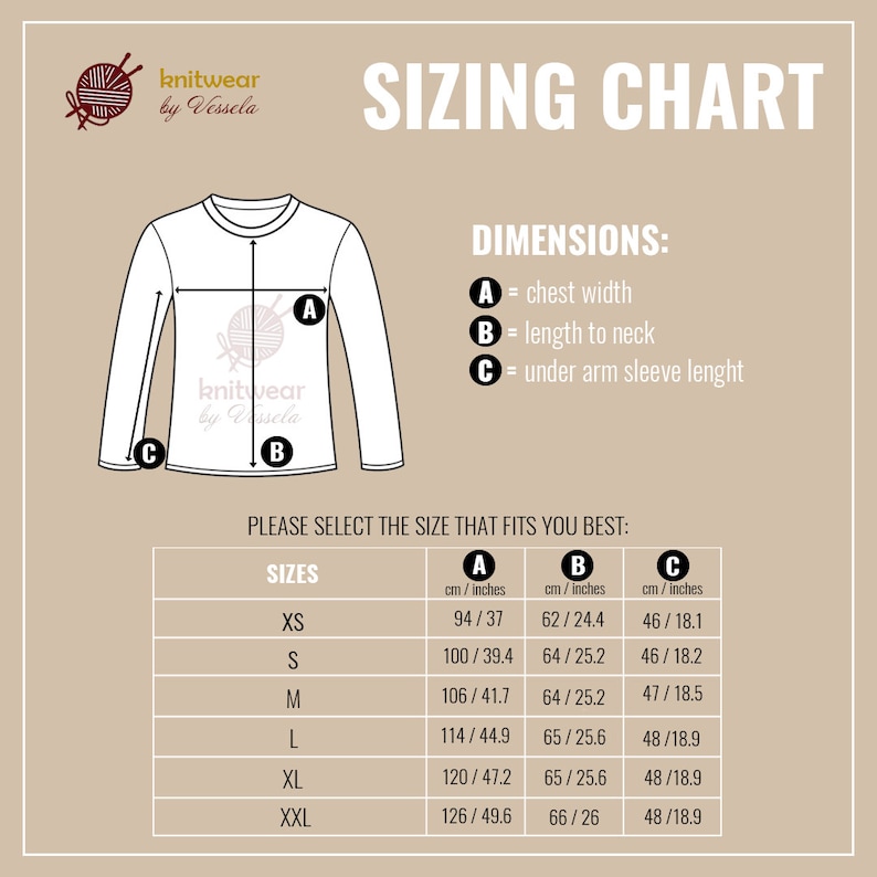 Pu&ograve; includere: Tabella delle taglie per maglieria con un diagramma di una camicia a maniche lunghe, che indica la larghezza del petto, la lunghezza al collo e la lunghezza della manica sotto il braccio. Taglie XS a XXL, misure in cm e pollici.