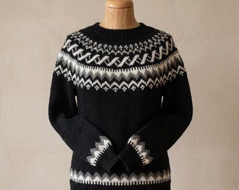 Maglione fatto a mano in lana islandese: pullover jacquard nordico nero