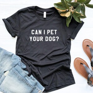 Can I pet your dog tshirt dogs lover gift t shirt with quotes graphic tee women funny t-shirts animal lover gift Preto