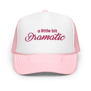 Ein bisschen dramatische lustige Trucker-Hut für Frauen bestickte Snapback-Cap mit dem Spruch lustiges Geschenk für sie