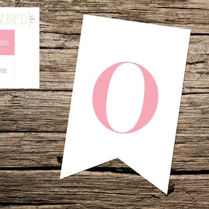 印刷可能な「O」ペナント バナー: すぐにダウンロード可能、ピンクと白、「ONE」と「TWO」のバナー用に文字を組み合わせて使用できます