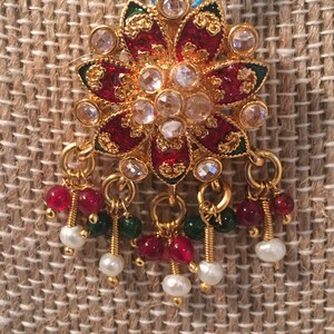 Vintage Pendant ~ Red & Green with Faux Pearl Accents ~ Goldtone ~ 1 inch long