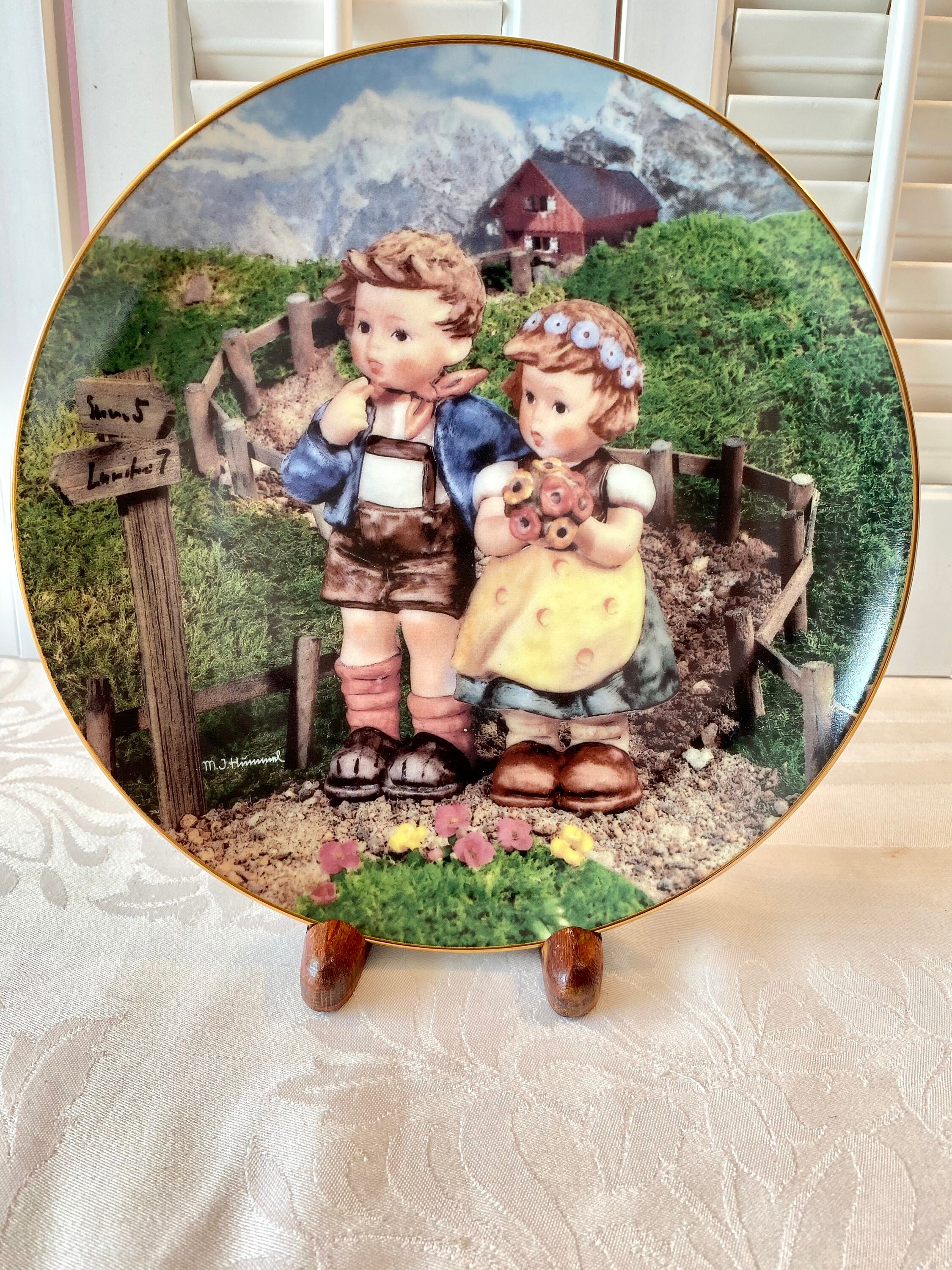 Vintage M I Hummel Collectible Plate ~ Country Crossroads ~ Little