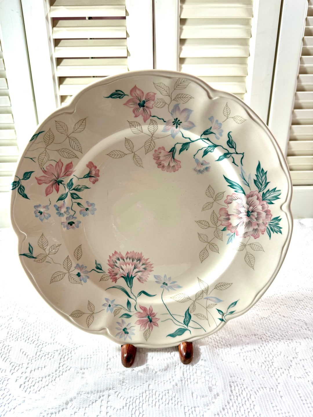 Vintage Lynton by Johnson Brothers Dinner Plate Pink & Blue Flowers