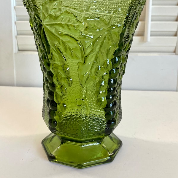Vintage Anchor Hocking Green Glass Vase ~ Grapes and Leaves design ~ 6 1/4” tall ~ Depression Glass