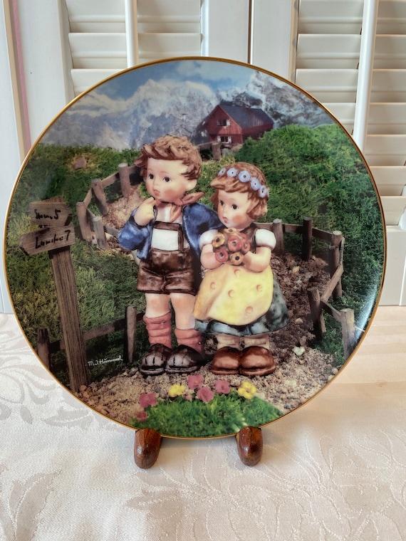 Vintage M I Hummel Collectible Plate ~ Country Crossroads ~ Little