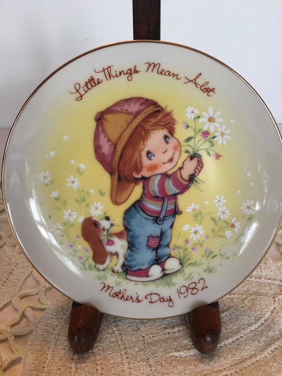 Avon Mother's Day Plate ~ 1982 ~ Little Things Mean A Lot
