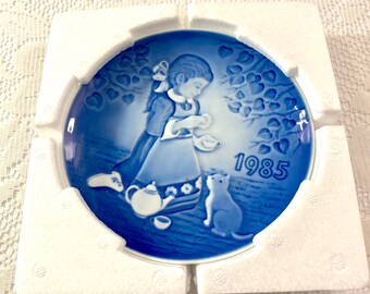 Vintage Bing and Grondahl Children's Day Plate 1985 ~ Barnets Dag