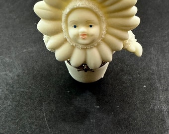 Vintage Department 56 Snowbabies Bloom Hinged Box, year 1999, Style #26332, Snowbaby Sitting On A Flower Pot, Retired
