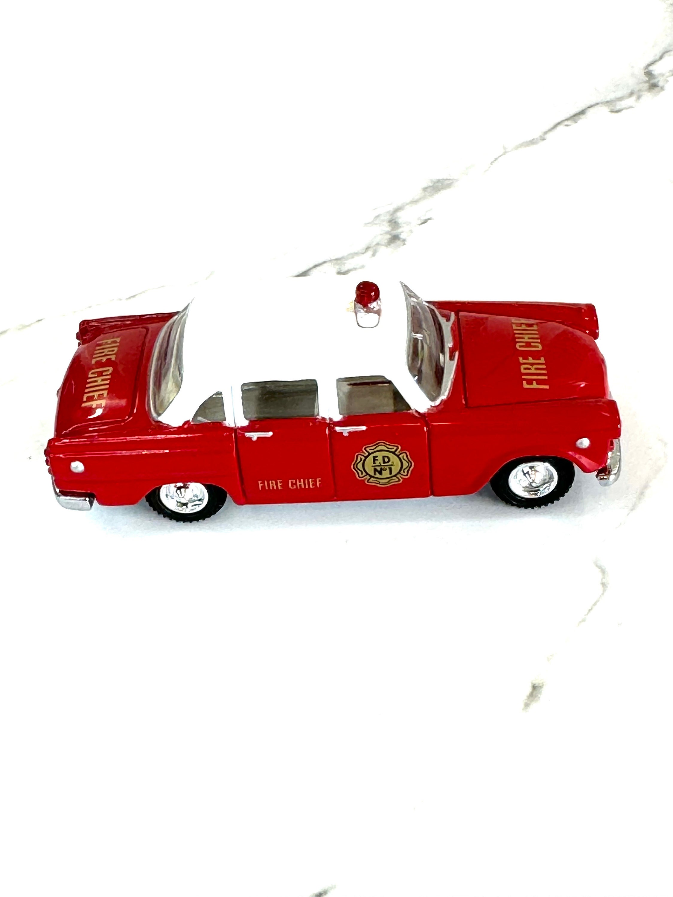 レア　消防車 FIRE CHIEF CAR Vintage Fire Chief Car ~ FD No 1 ~ Red Car With White Top