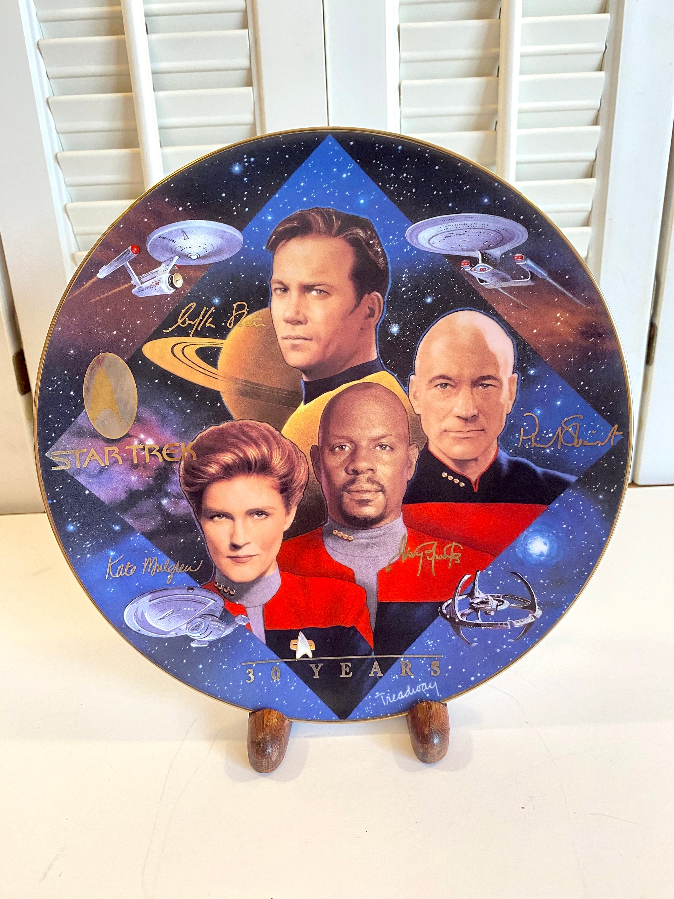 Vintage Star Trek Collectible Plate ~ Captain's Tribute 1997 ~ by