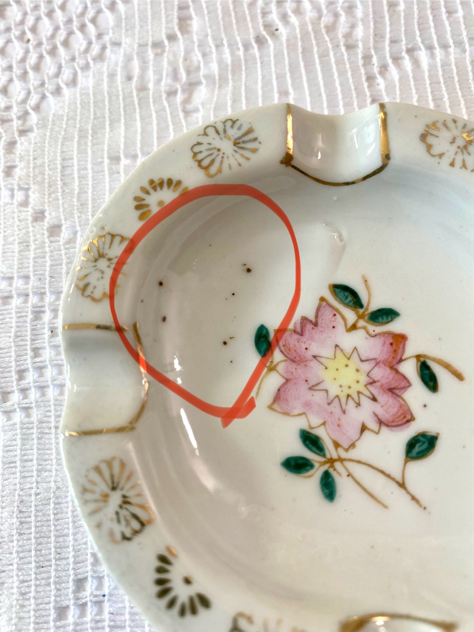 【珍品?】白地花図皿（キズあり） 珍品?】白地花図皿（キズあり） - メルカリ