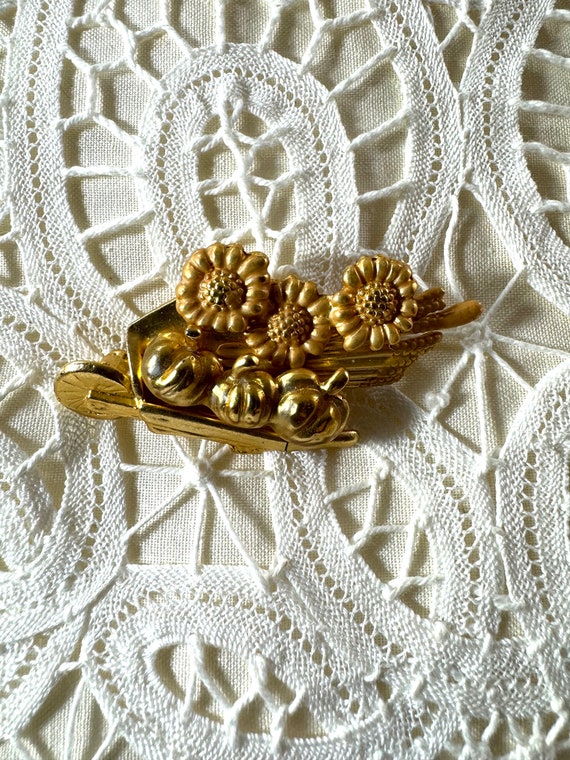 Vintage Flowers and Pumpkins Brooch ~ Gold tone ~… - image 2