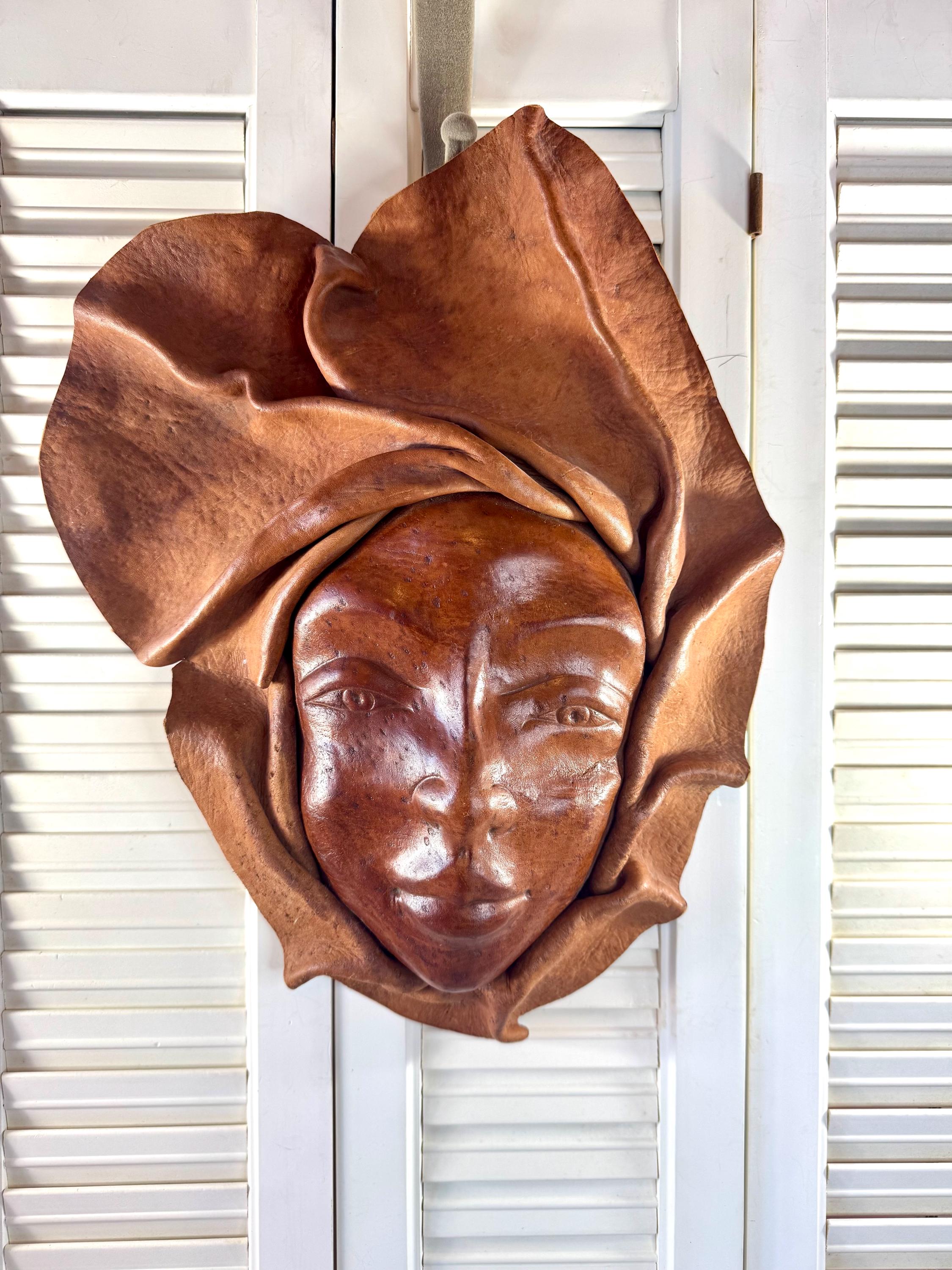 レザー製彫刻マスク ブラウン(アフリカ、ザンビア) African Leather Mask - Etsy
