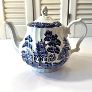 MING VILLAGE 染め付け　ティーポット MING VILLAGE 染め付け ティーポット MING VILLAGE 染め付け