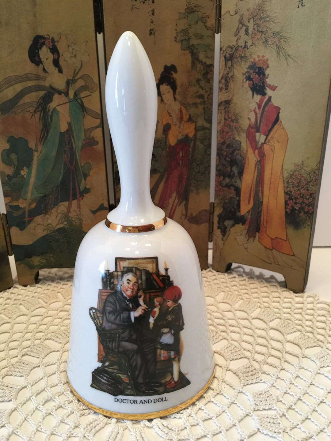 ノーマン・ロックウェル、【ドクター　アンド　ドール】 Vintage Norman Rockwell Doctor and Doll Porcelain Bell - Etsy 日本