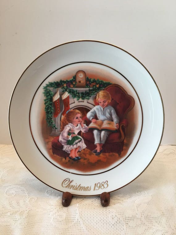 Avon Christmas Plate 1983 ~ Enjoying the Night Before