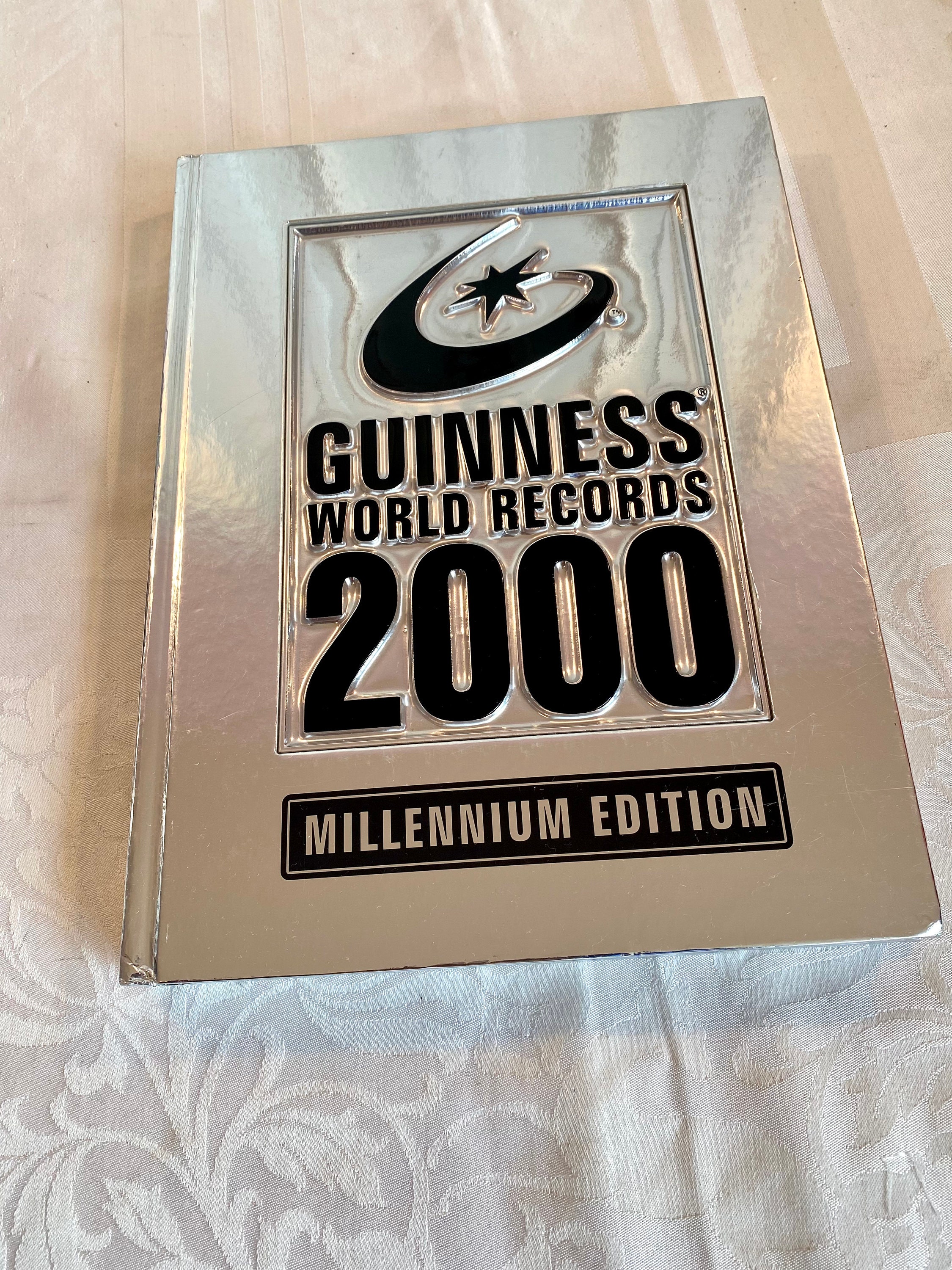 クラシック Book Vintage ~ Millennium 2000 Records World Guinness ビジネス・経済