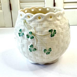 Vintage Belleek Pottery Shamrock Vase ~ 4 1/2” tall ~ Belleek Pottery Ireland