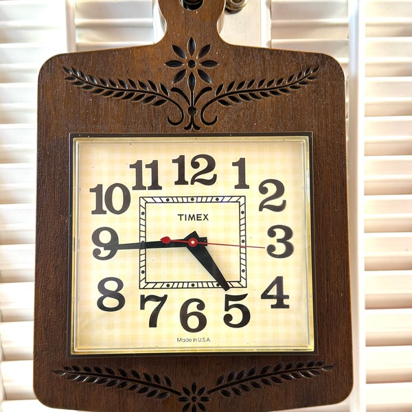 Vintage Timex Electric Wall Clock ~ Cutting Board Design ~ Model #2146A ~ Made in USA ~ Brown Faux Wood ~ 10” top to bottom