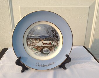 Avon Christmas Plate  ~ 1979 Christmas Plate ~ Dashing Through The Snow ~ 22 Karat Gold Wedgwood
