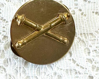 Vintage U. S. Army Field Artillery Branch Insignia Collar Disc Crossed Cannons