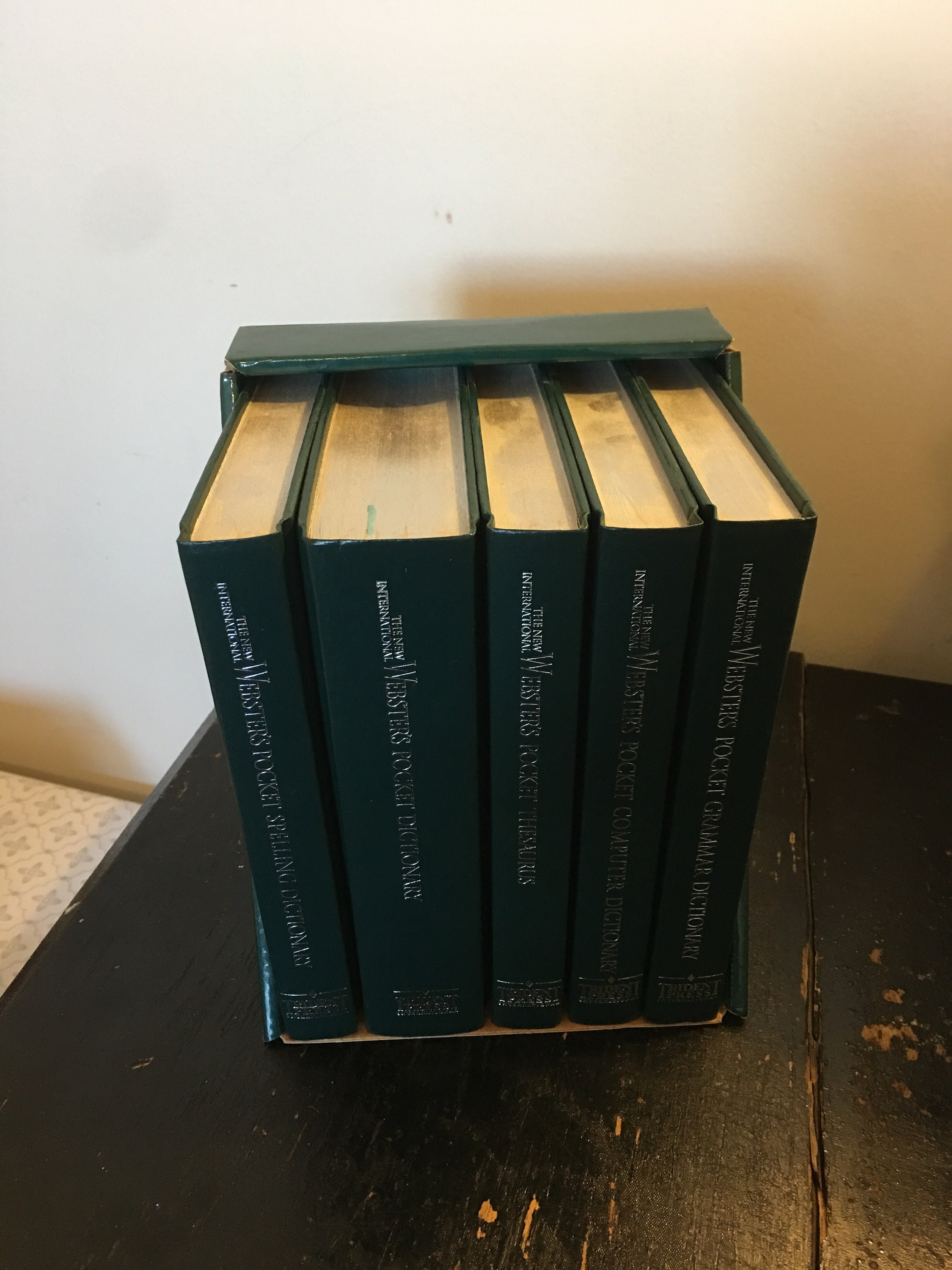 The New International Webster's Pocket Reference Library ~ 1997