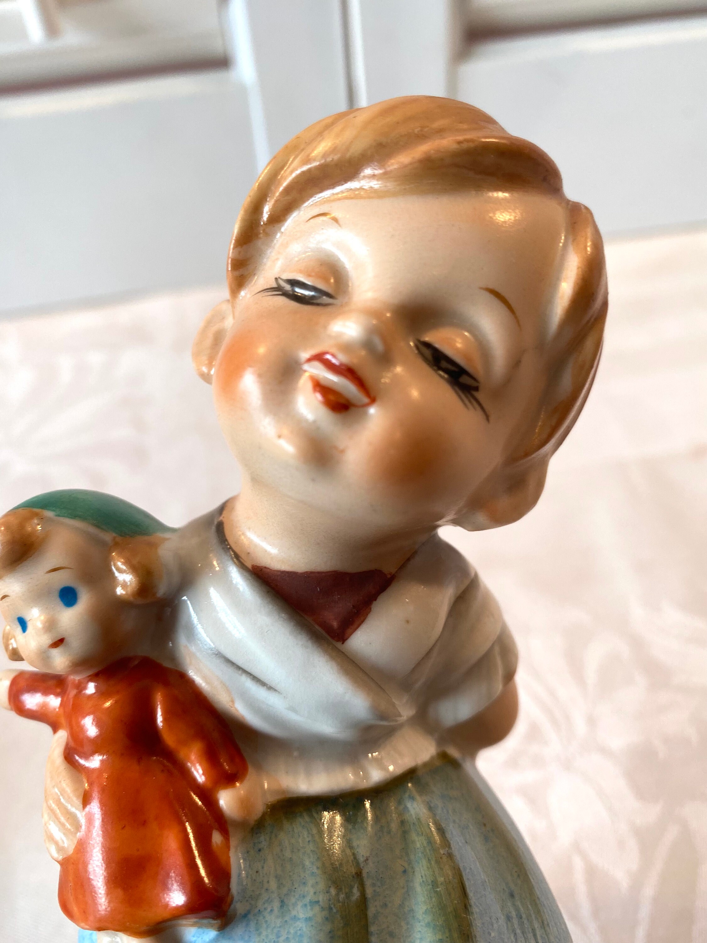 Vintage Lipper Mann Creations Japan Figurine ~ Boy and Girl