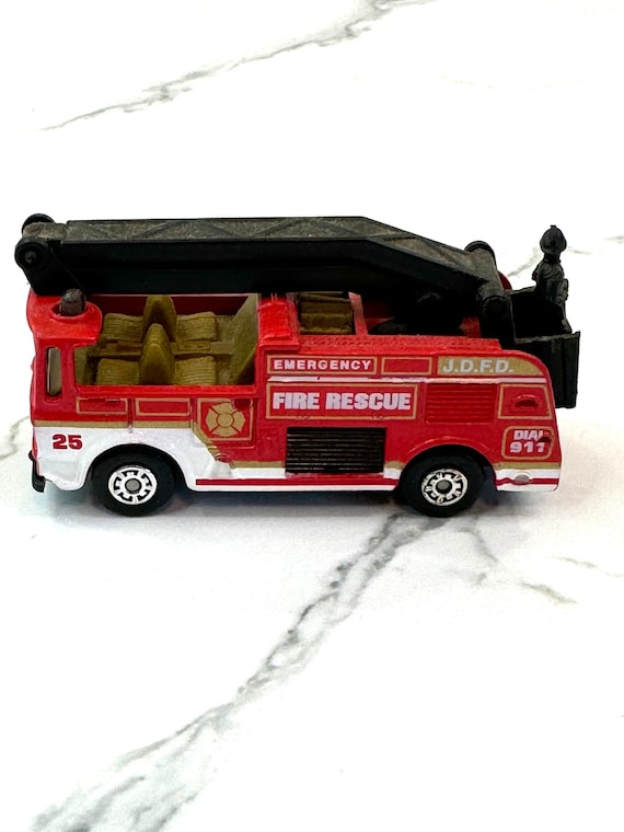 Vintage Matchbox 1981 Die Cast Emergency Fire Rescue Vehicle