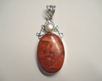 Pendant with jasper stone