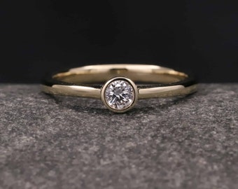 585 Yellow Gold Engagement Ring With 0.18ct Brilliant Cut Synthetic Diamond