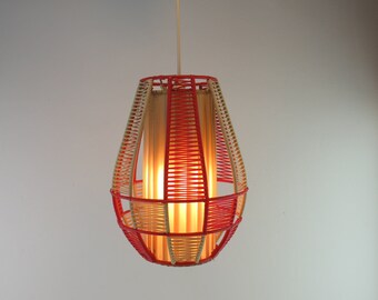 Lampe à suspension vintage cage en plastique avec ficelles rouges et blanches - Éclairage européen rétro Mid-Century