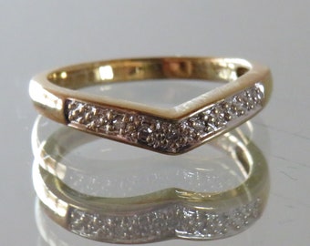 375 9k gold RING with clear DIAMOND gemstone - UK hallmarked - Vintage designer jewelry