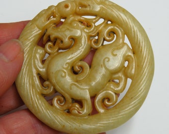Ciondolo amuleto rotondo in giada cinese per fortuna e protezione - 70 mm - scolpito con 3 draghi - gioielli con scultura in pietra serpentina