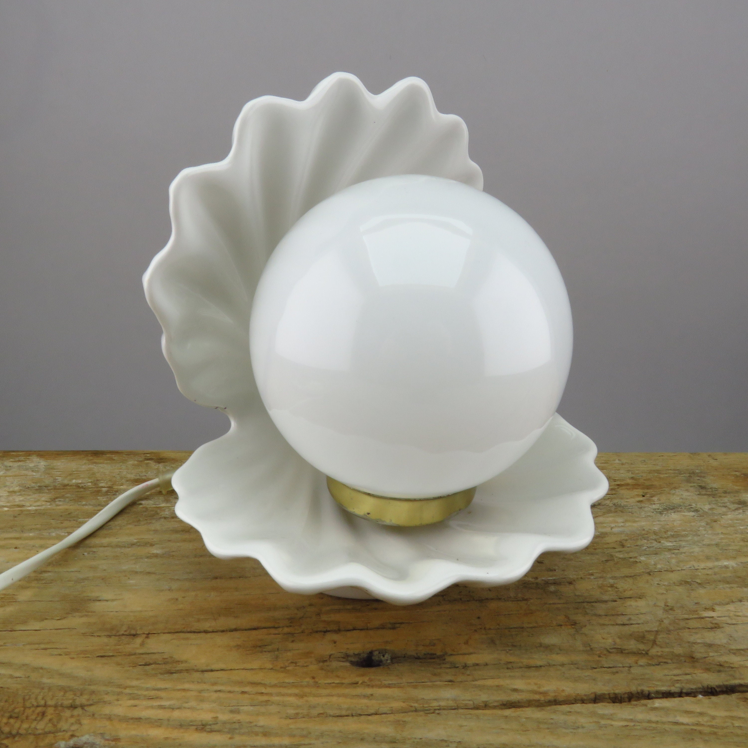 Vintage Clamp Shell Lamp White Ceramic Table Lamp With Glass Pearl