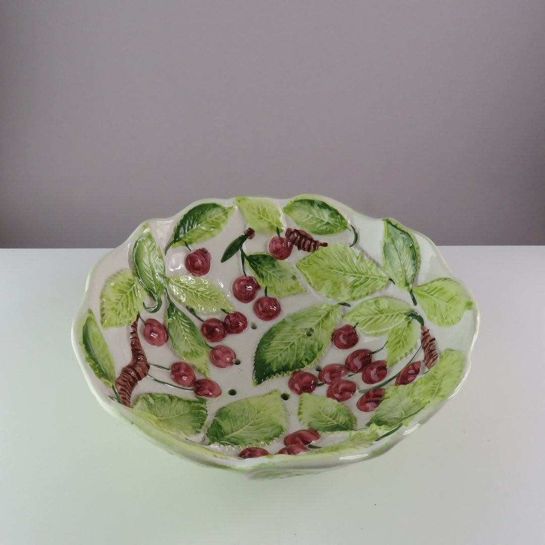 Vintage Majolica Ceramic DRAINER / Retro Fruit BOWL With Drain Holes