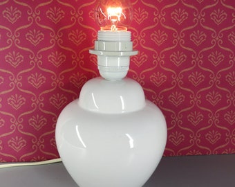 Koninklijk gemerkt - witte keramische tafellamp - nederlands design - Europese vintage lampen