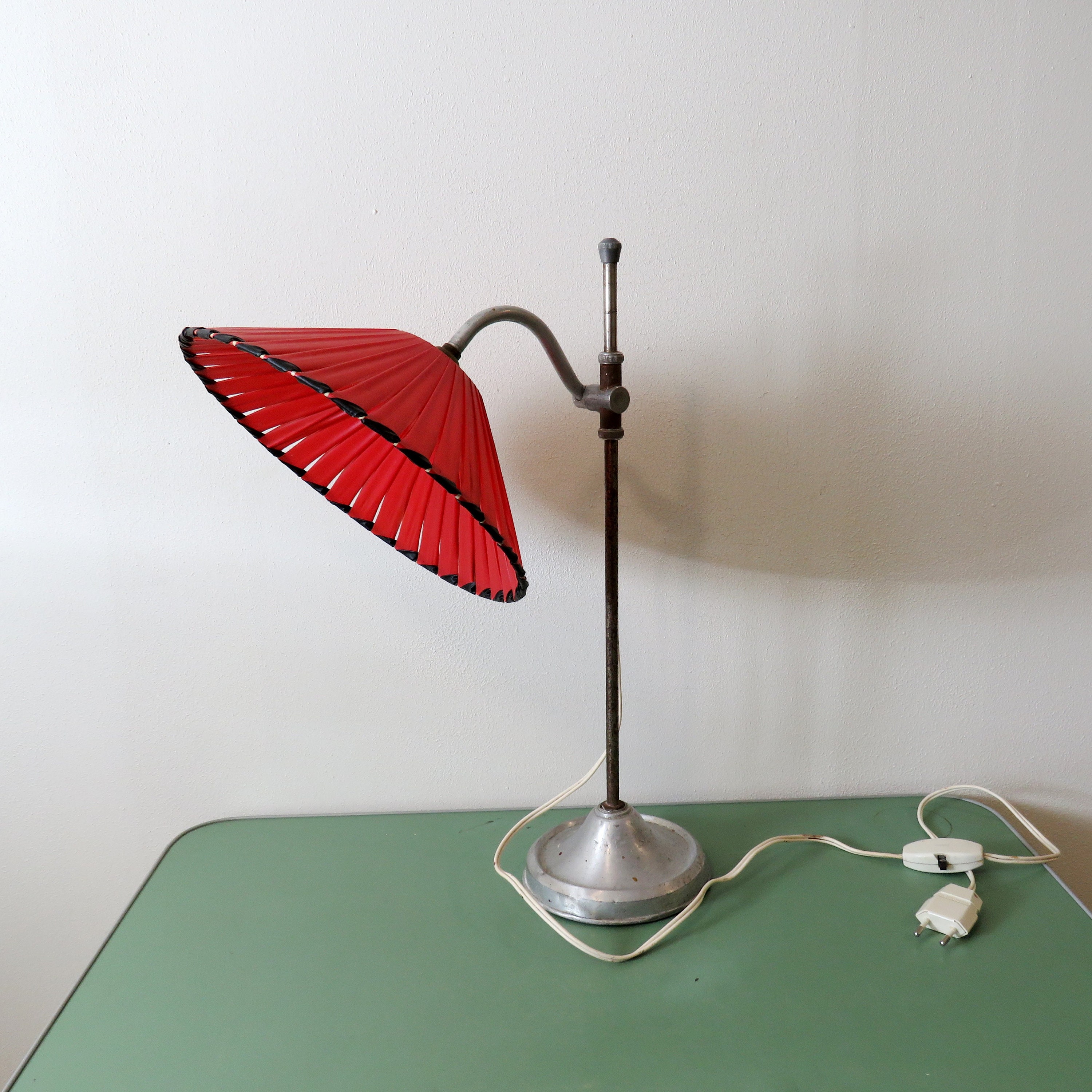 lampe de bureau ancienne, france avec abat-jour en ruban plastique - luminaires européens vintage
