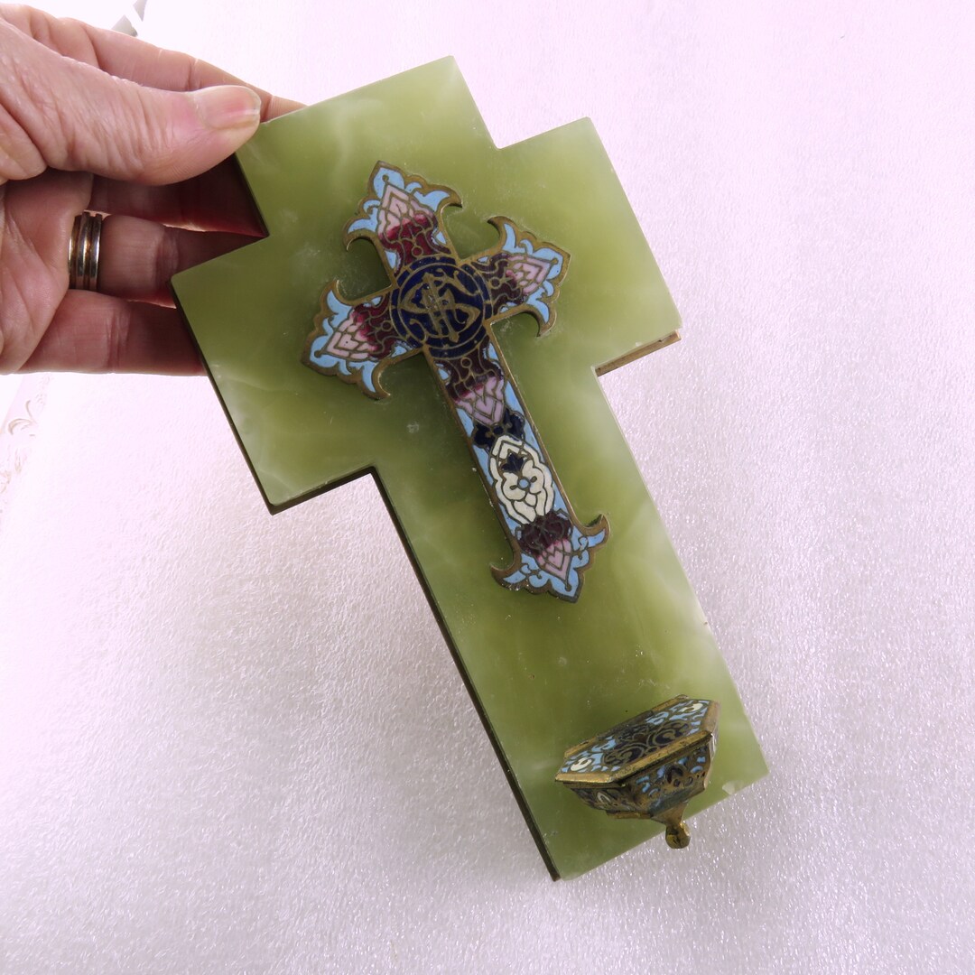 Crucifix  1  - Hout, Papier-maché, Textiel, Kruisbeeld Uit Begin 20e Eeuw Met Christus In Geschilderd Hout Verrijkt Met Een Houten Omtrek 1910 1920