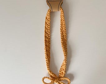 Het haakpatroon Daisy Headband