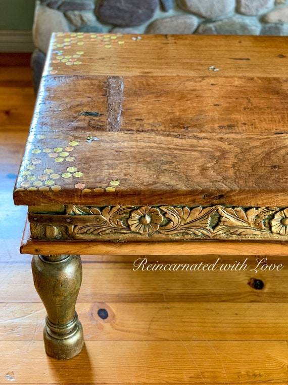 Reclaimed Wood Coffee Table With Honeycomb Bee Accents - Painted Reclaimed Wood Coffee Table Reclaimed Wood Coffee Table With Honeycomb Bee Accents - Painted Reclaimed Wood Coffee Table