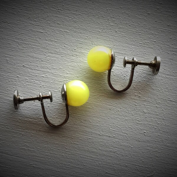 Vintage Bright Lemon Yellow Moonglow Lucite Bead Screw back Clip On Earrings w Silver tone Setting - Bright & Fun! Dainty Sweet Summer!