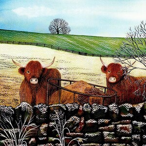 Tarjeta de saludos "Montaña nieve" - tarjeta de vaca Highland, animal, ganado de tierras altas, heladas, muro de piedra, de una pintura original de Liz Clarke