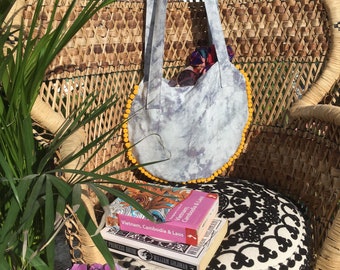 Tie Die/Acid Wash, Round Pom-Pom Tote Bag