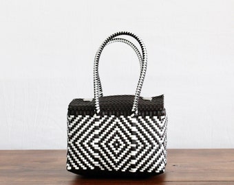 Black & White Mexican Bag, Handwoven Mexican Handbag, Oaxaca Tote, Mexican Plastic Bag, Mexican Basket, Mexican Art, MexiMexi,Picnic Basket