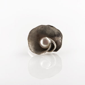 Sterling Silver Black Lilly Pearl Ring