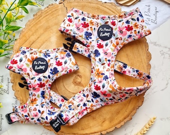 Arnés floral para cachorros Little Enchanted Meadows (accesorio floral opcional)