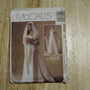Uncut sewing pattern  Mccalls 3502