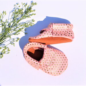 Baby Moccasins, Pink and Gold Polkadots Baby Moccasins, Confetti Baby Moccasins, Bubblegum Moccasins, Polka dots Baby shoes, Soft suede sole